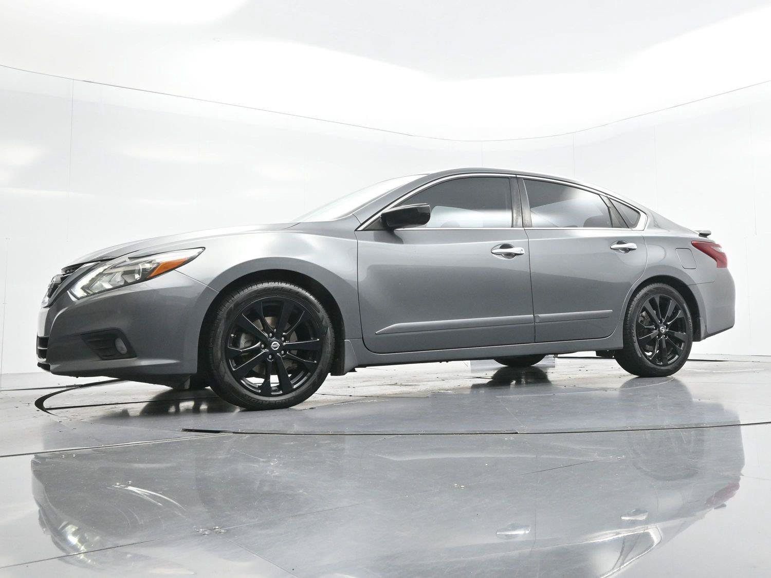 Used 2017 Nissan Altima 2.5 SR w/ Midnight Edition Package FWD image 43