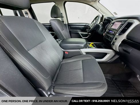 Used 2019 Nissan Titan SV w/ SV Convenience Package RWD image 28