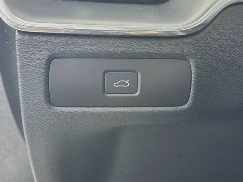 Used 2023 Volvo XC60 B5 Core w/ Protection Package Premier image 10