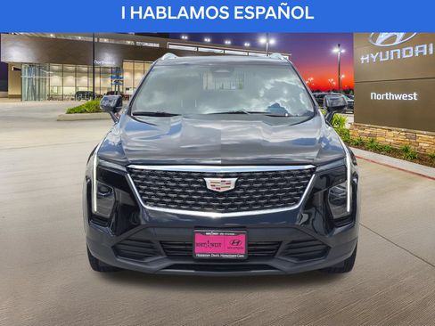 Used 2024 Cadillac XT4 Luxury w/ Cold Weather Package FWD image 5