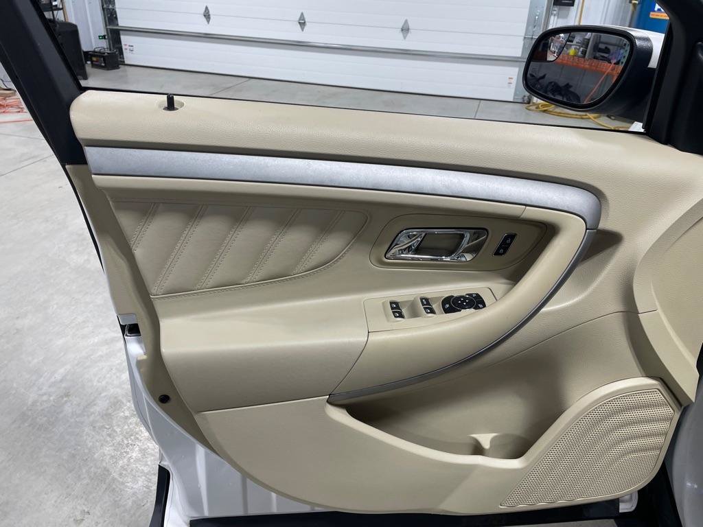 Used 2014 Ford Taurus SEL w/ Equipment Group 201A FWD image 12