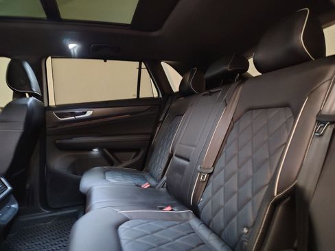 Used 2024 Volkswagen Atlas Cross Sport SEL Premium R-Line image 27