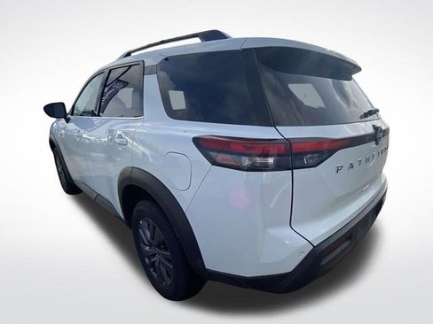 Used 2024 Nissan Pathfinder SV image 7