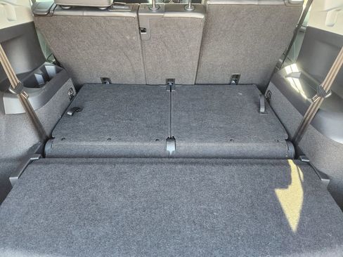 Used 2024 Volkswagen Tiguan SE image 31