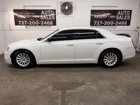 Used 2014 Chrysler 300 image 5