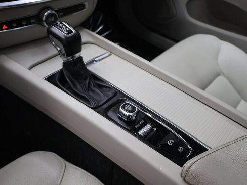 Used 2019 Volvo S60 T5 Momentum w/ Premium Package FWD image 24