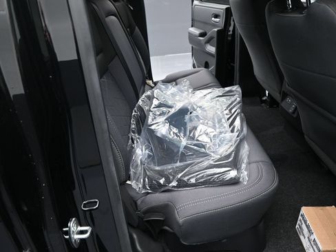 Used 2025 Nissan Frontier SV w/ SV Convenience Package AWD/4WD image 35