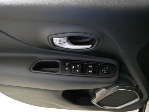 Used 2023 Jeep Renegade Latitude w/ Premium Group AWD/4WD image 19