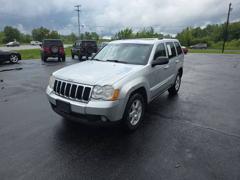 Used 2008 Jeep Grand Cherokee Laredo w/ Sun/Sound Group AWD/4WD image 2
