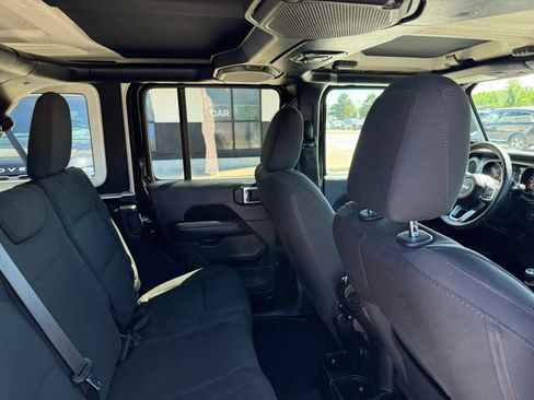 Used 2018 Jeep Wrangler Unlimited Sahara w/ LED Lighting Group AWD/4WD image 22
