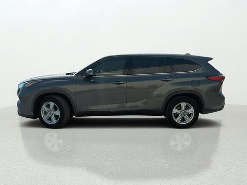 Used 2020 Toyota Highlander LE FWD image 4