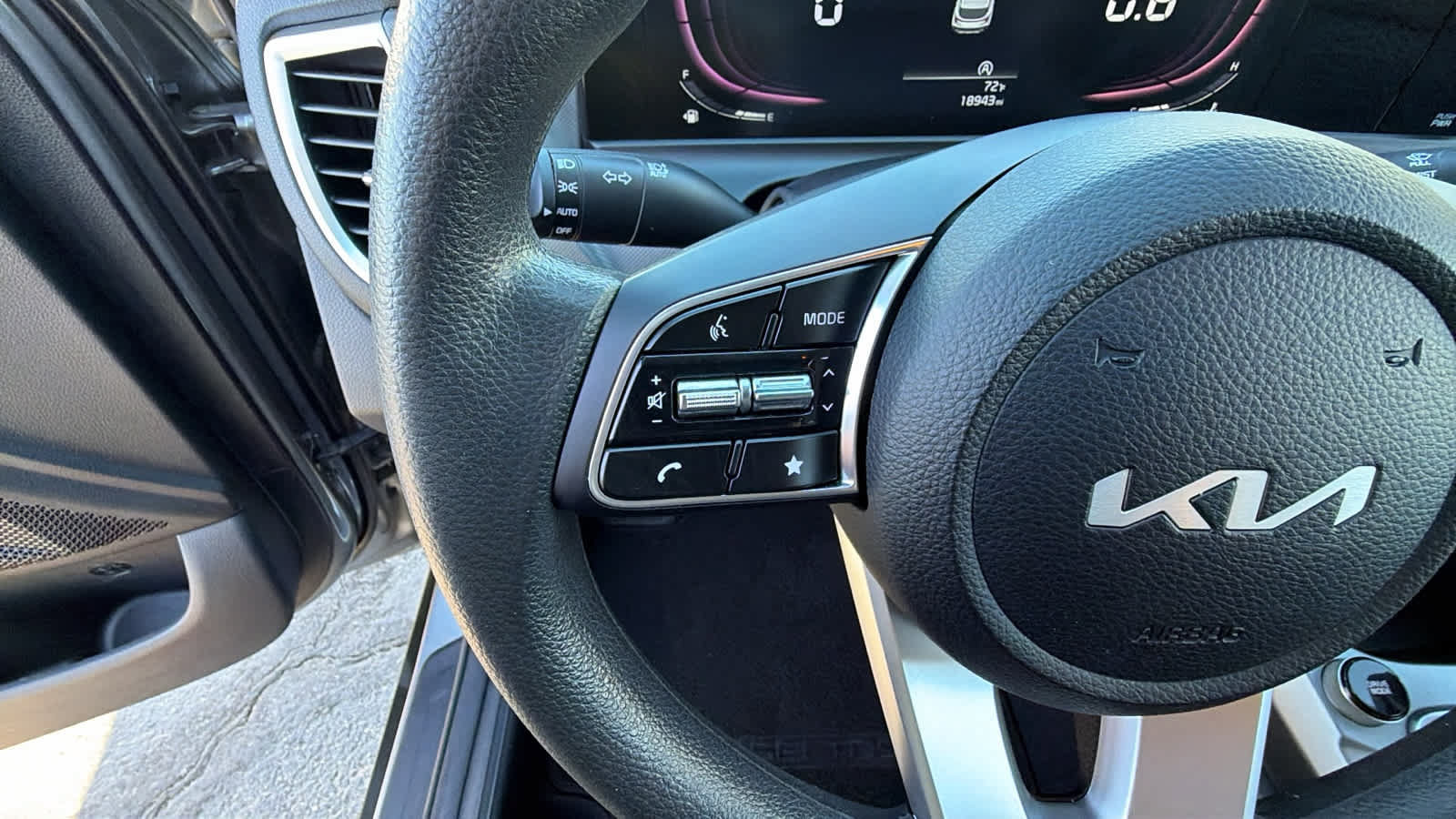 Used 2024 Kia Seltos LX AWD/4WD image 19