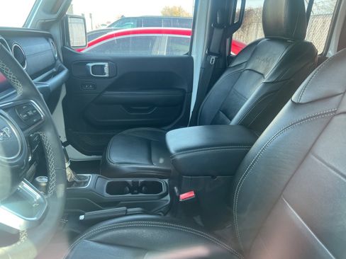 Used 2023 Jeep Wrangler Unlimited Sahara image 13