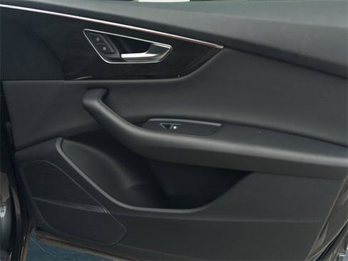 Used 2019 Audi Q8 Premium Plus w/ Premium Plus image 10