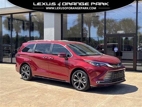 Used 2025 Toyota Sienna Platinum image 1