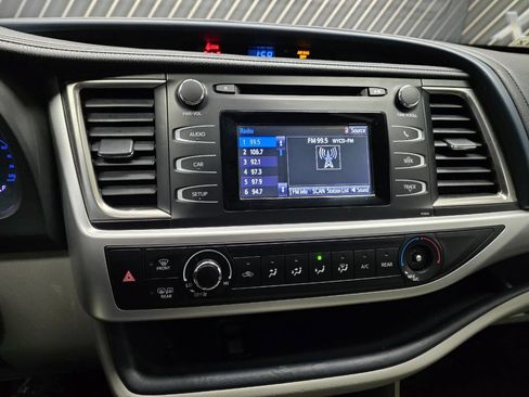 Used 2019 Toyota Highlander LE image 22