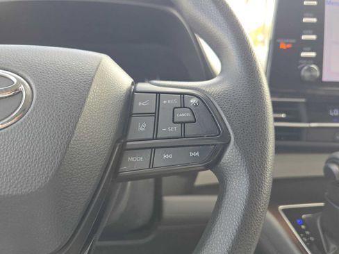 Used 2023 Toyota Sienna LE FWD image 31