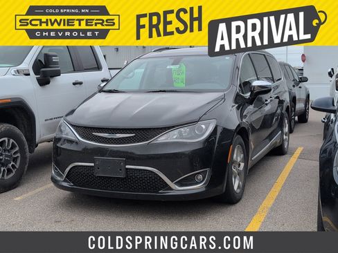 Used 2018 Chrysler Pacifica Limited FWD image 1