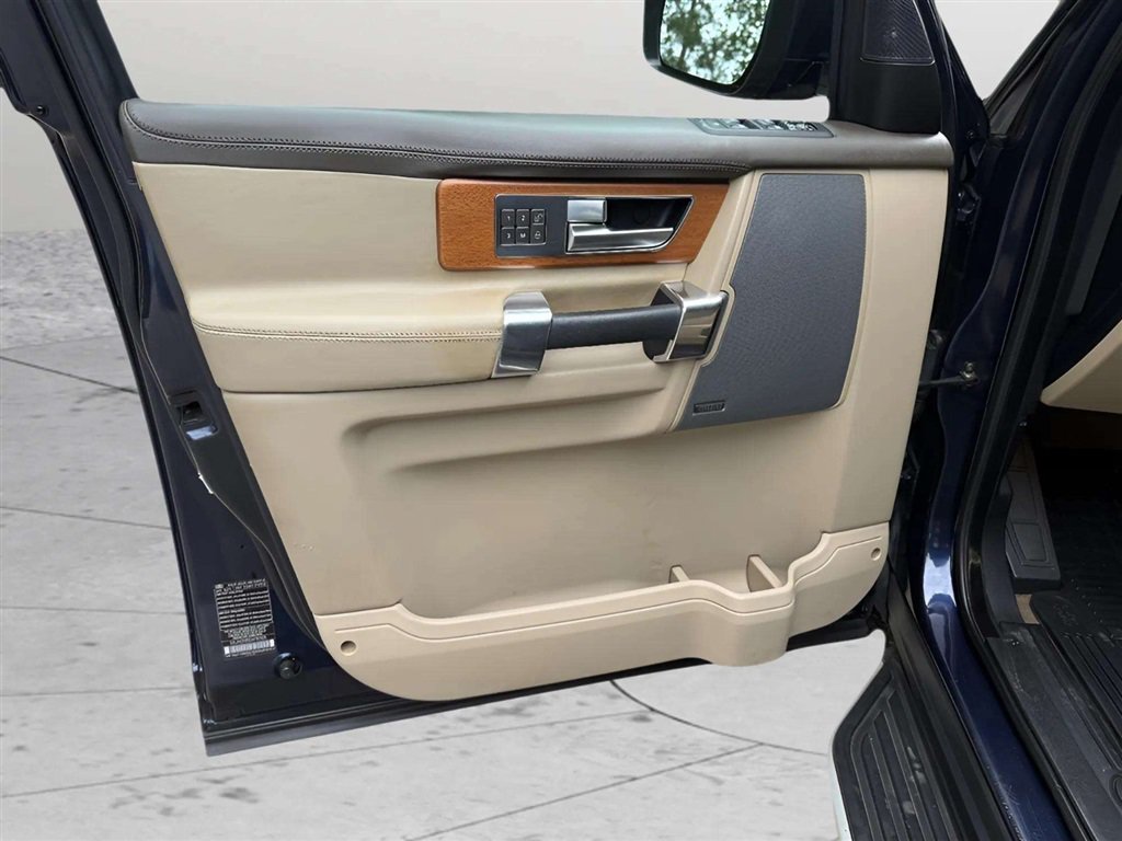 Used 2016 Land Rover LR4 HSE LUX AWD/4WD image 21
