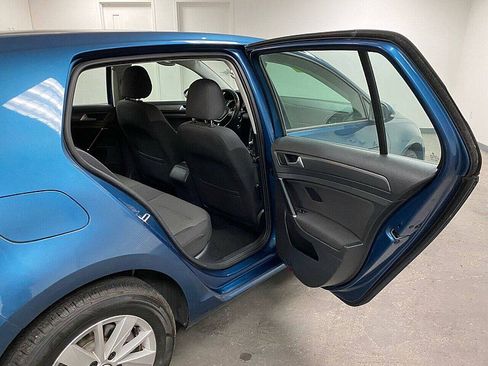 Used 2019 Volkswagen Golf SE image 15