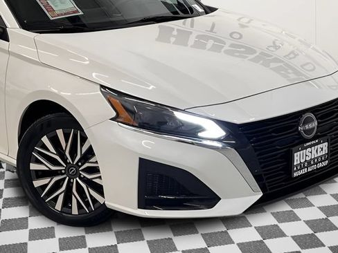Used 2025 Nissan Altima 2.5 SV FWD image 25