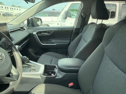 Used 2025 Toyota RAV4 XLE AWD/4WD image 10