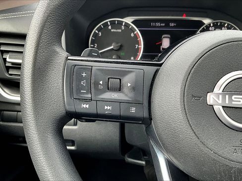 Used 2023 Nissan Rogue SV image 11