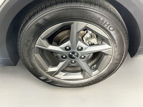 Used 2025 Kia K4 LXS image 11