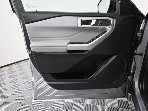 Used 2022 Ford Explorer XLT w/ Equipment Group 202A image 20