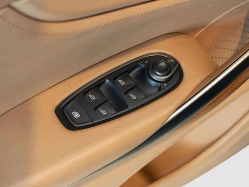 Used 2022 Aston Martin DBX AWD/4WD image 17