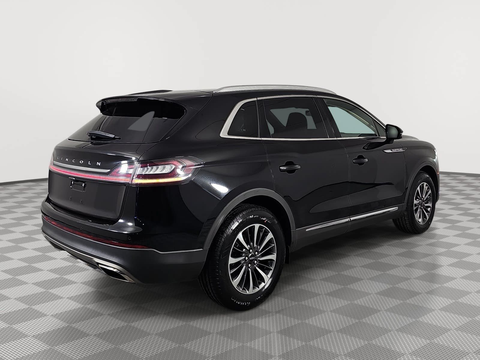Used 2021 Lincoln Nautilus FWD w/ Equipment Group 101A image 8