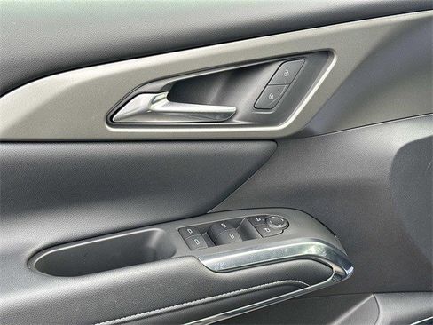 Used 2025 Chevrolet Traverse LT w/ Enhanced Driving Package image 19