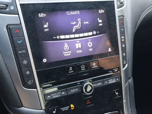 Used 2018 INFINITI Q60 2.0t w/ Sensory Package 2.0T Luxe RWD image 9