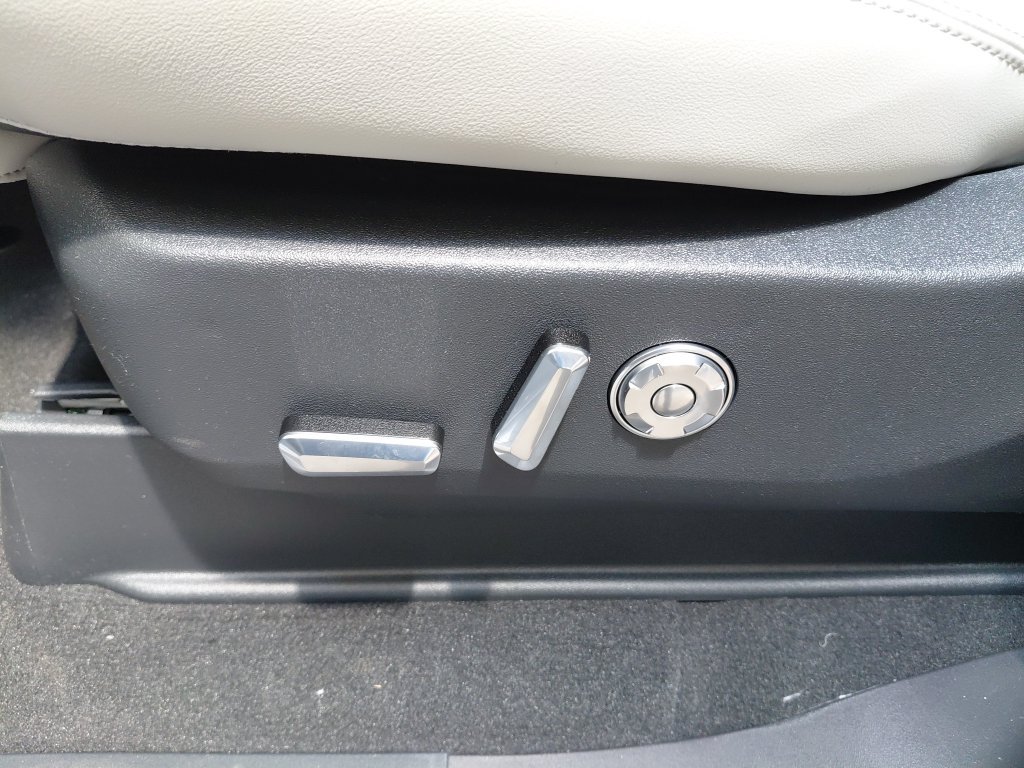 New 2026 Lincoln Navigator Premiere AWD/4WD image 14
