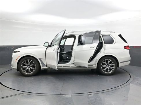 Used 2025 BMW X7 xDrive40i image 32