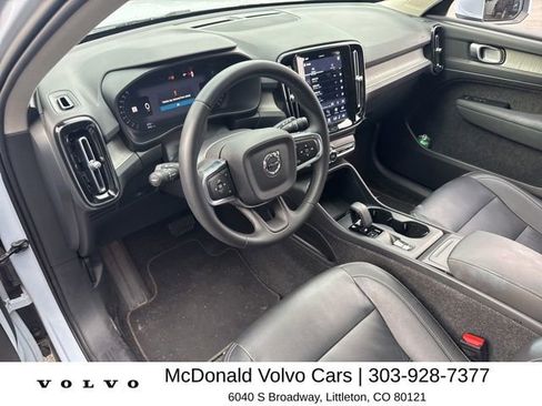 Used 2025 Volvo XC40 B5 Core image 10