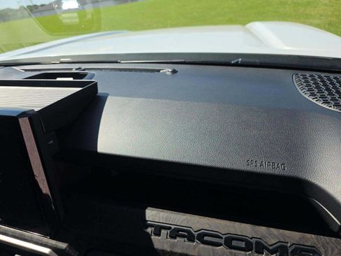 Used 2025 Toyota Tacoma Limited AWD/4WD image 40