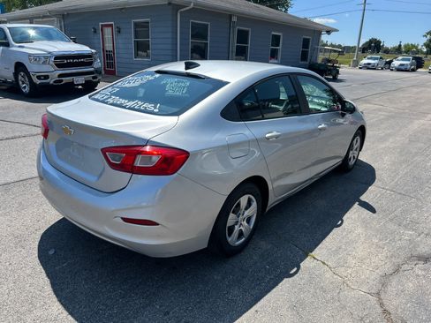 Used 2017 Chevrolet Cruze LS FWD image 7