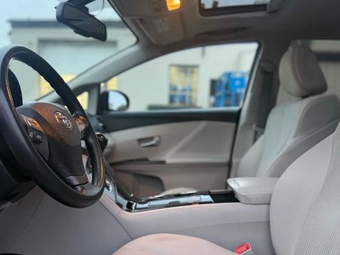 Used 2010 Toyota Venza AWD image 10