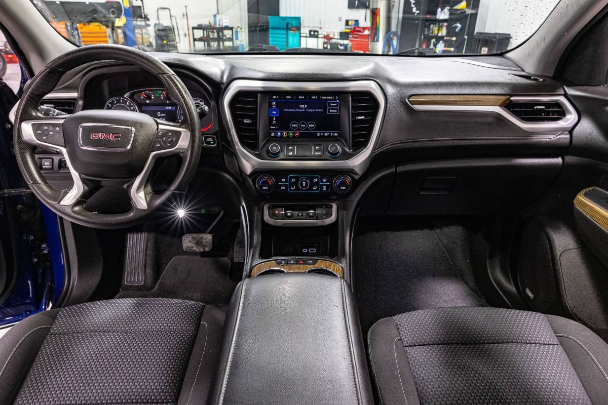 Used 2023 GMC Acadia SLE w/ Infotainment Package AWD/4WD image 11