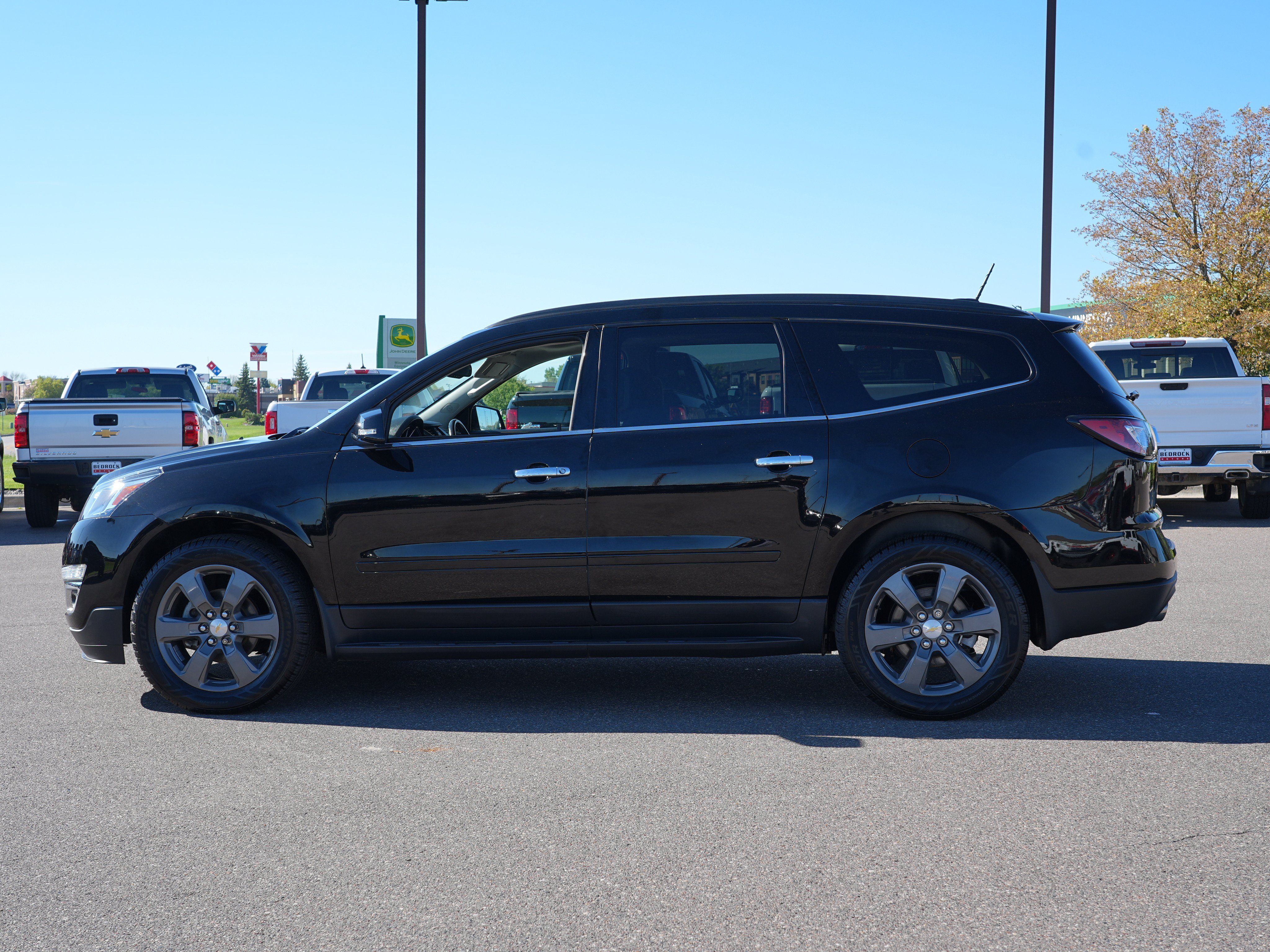 Used 2017 Chevrolet Traverse LT w/ Graphite Special Edition AWD/4WD image 6
