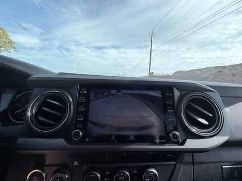 Used 2021 Toyota Tacoma TRD Off-Road AWD/4WD image 20