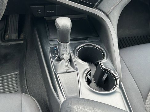 Used 2019 Toyota Camry LE image 18