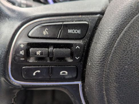 Used 2021 Kia Niro LXS FWD image 16