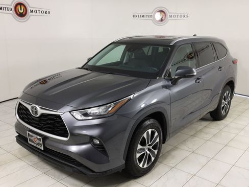 Used 2020 Toyota Highlander XLE FWD image 35