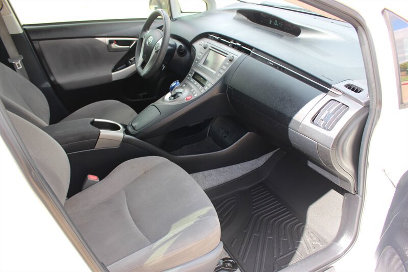 Used 2015 Toyota Prius Three FWD image 13