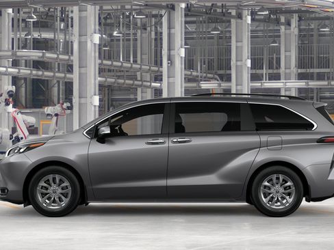 New 2026 Toyota Sienna XLE AWD/4WD image 4