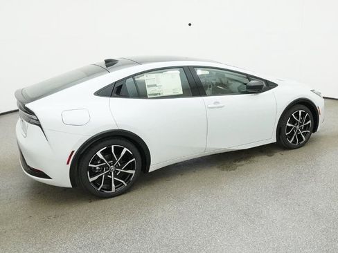 New 2025 Toyota Prius Plug-In Hybrid FWD image 38