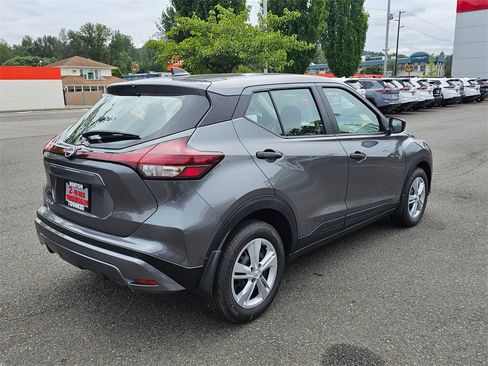 New 2025 Nissan Kicks Play S image 3