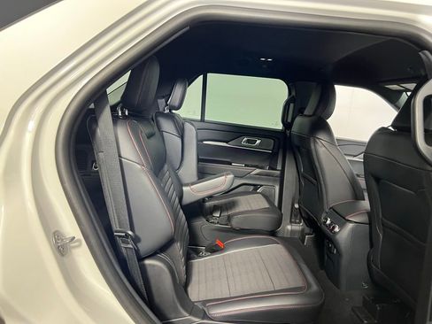 Used 2025 Ford Explorer ST-Line w/ Premium Package image 31